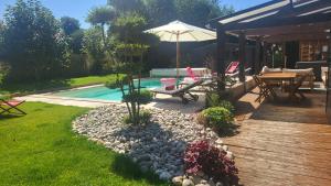 Jacuzzi, Piscine, Station de recharge pour véhicule électrique, Maison normande du 19ème Siècle à 25 de Deauville, classée meublé de tourisme 5 étoiles