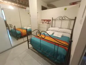 Appartamento monolocale con giardino, Siena 15 min - 罗西亚