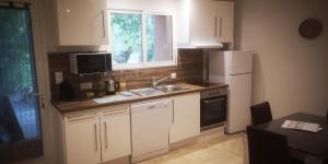 Appartements Gite L-hirondelle a St Antonin du Var, 2 chambres : photos des chambres