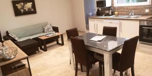 Appartements Gite L-hirondelle a St Antonin du Var, 2 chambres : photos des chambres