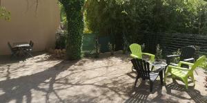 Appartements Gite L-hirondelle a St Antonin du Var, 2 chambres : photos des chambres