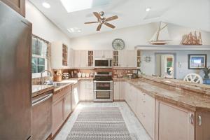 5 Bedroom Family Beach and Pool House on Bonita Beach, Sleeps 11