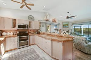 5 Bedroom Family Beach and Pool House on Bonita Beach, Sleeps 11
