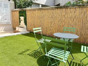 Appartements Leo - Cosy Studio entierement renove avec courette : photos des chambres