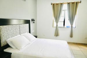 Alojamiento entero con vista al mar desde terraza y balcón