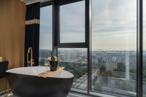 Hanza Tower Original 21st Floor- Sea and City-View