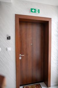 Viktor i Kasija green hill