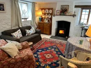 Cosy Boathouse Cottage by the sea with log burner - Parkham