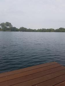 Wohnwagen am See