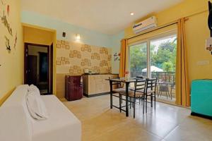 A11 When in Goa, Live in a Vaddo