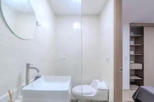 Mirador del Laureles, AC, Piscina, Parqueadero 701