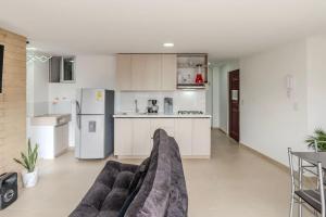 Apartamento en Laureles, con piscina y parquedero 401