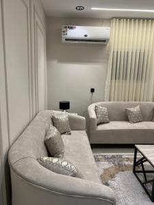 An Elegant One Bedroom Apartment in AlAqeeq Self Entry 5 Minutes to Boulevard Riyadh Season شقة أنيقة غرفة وصالة في العقيق 5 دقايق من البوليڤارد