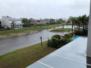 Casa Luxuosa no Condomínio Villaggio Atlântida