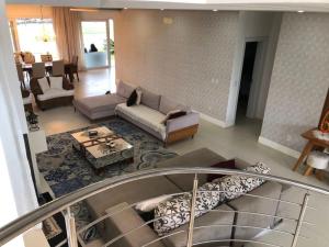 Casa Luxuosa no Condomínio Villaggio Atlântida