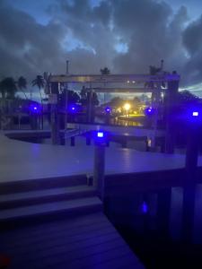 Hot tub and Dock Gilligans on the Island