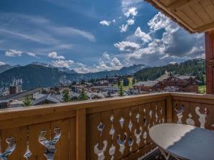 Appartement chalet 2 chambres, centre Courchevel 1850, ski à 150m, WIFI - FR-1-631-213
