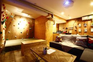 365BASE outdoor hostel