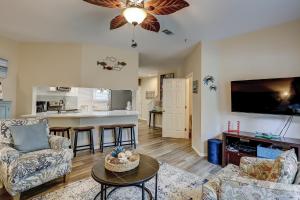 Updated 2 BR Pet Friendly townhome at Ocean Breeze easy walk to beach and shops in Forest Beach