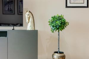 Upscale Riverfront 1BR Flat, Prestigious Battersea