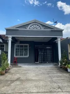 Homestay Bronizam 2 - Kampong Salak Tinggi