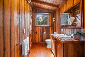 StayAU The Loft 1BR Rustic Picturesque Cottage