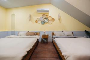 Duplex 3beds old quarter- big window street view