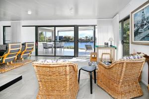 Waterfront Stylish Luxury, Light, Relaxed