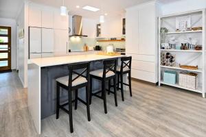 Waterfront Stylish Luxury, Light, Relaxed