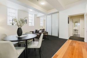 1 Bedroom apartment in Melbourne city with carpark