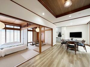 b hotel Life Gate - Expansive 4BR Apartment in Vibrant Nakamachi