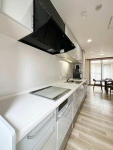 b hotel Life Gate - Expansive 4BR Apartment in Vibrant Nakamachi
