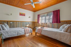 StayAU Conifer Cottage 2BR Serene Lakeside Haven