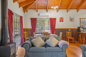 StayAU Conifer Cottage 2BR Serene Lakeside Haven