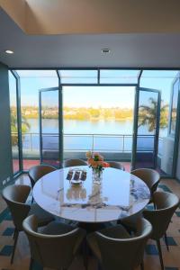 Chiswick Waterfront Retreat