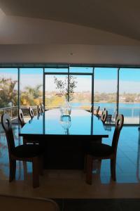 Chiswick Waterfront Retreat