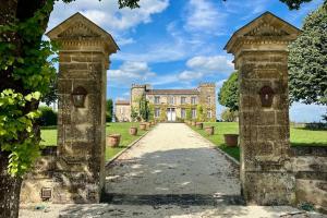 Villas Chateau 14e siecle vue panoramique sur les vignes : photos des chambres