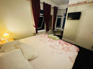 The Bliss 9 Home Stay, En-suite, Self check in with smart lock, Non Smoking Home in and out, Zero tolerance for noise after 11pm