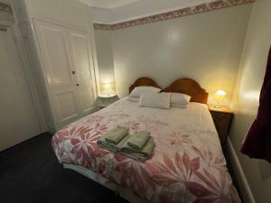 The Bliss 9 Home Stay, En-suite, Self check in with smart lock, Non Smoking Home in and out, Zero tolerance for noise after 11pm