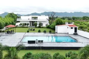 2 BHK Elegant Villa with Scenic View, Pool & BBQ at Udaipur - Bedla