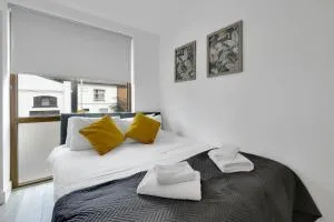 Aldenham Road 3 Bedroom Apartment Next to Bushey Station - 布希