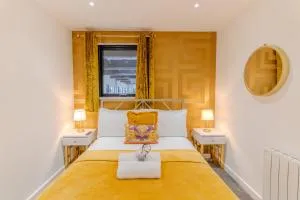 Versace Malt House Apartment - Newton Solney