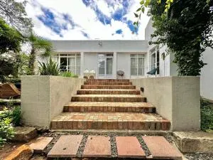 Neema House and Spa - Wilgefontein