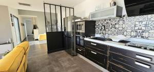 Maison contemporaine avec piscine vue dégagée