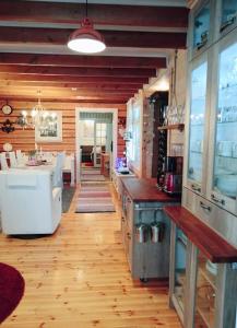 Mamas house Skandinavia lake in Ivalo