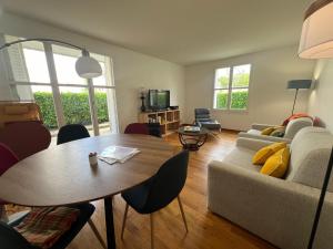 Appartement standing avec jardin, 4 personnes, stratégiquement situé