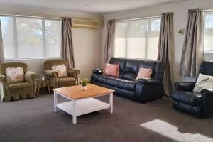 Cozy Home close to Town - Lower Dashwood