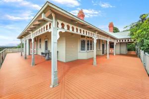 Beautiful Federation Residence for 16 Guests great for wedding functions