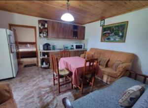 GUEST HOUSE FELAU,Leusë