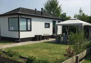 Verzorgd chalet in de Betuwe op park met natuurbad - Tuil